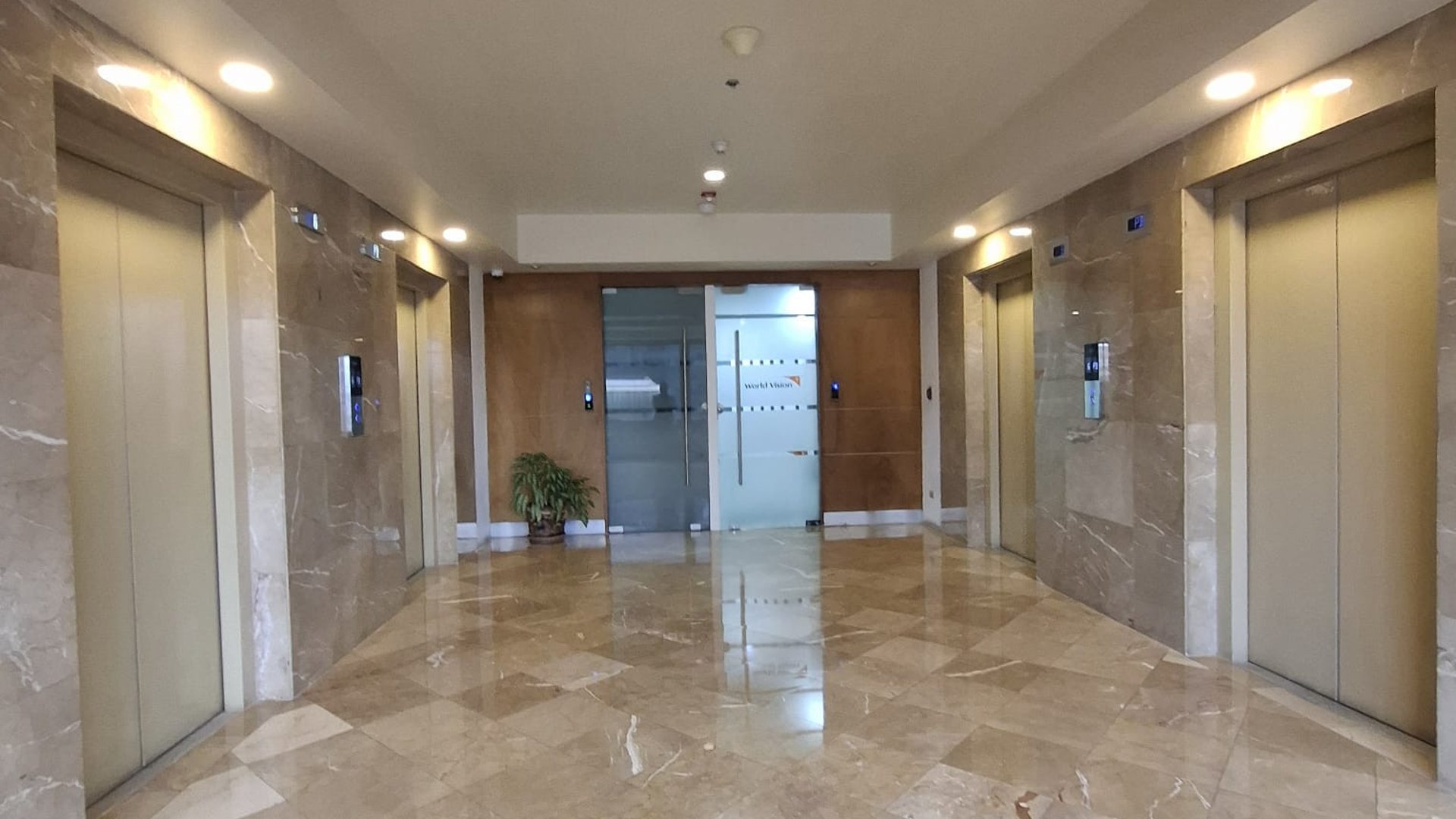 Oficina para inversión en venta en zona 10 Medio nivel