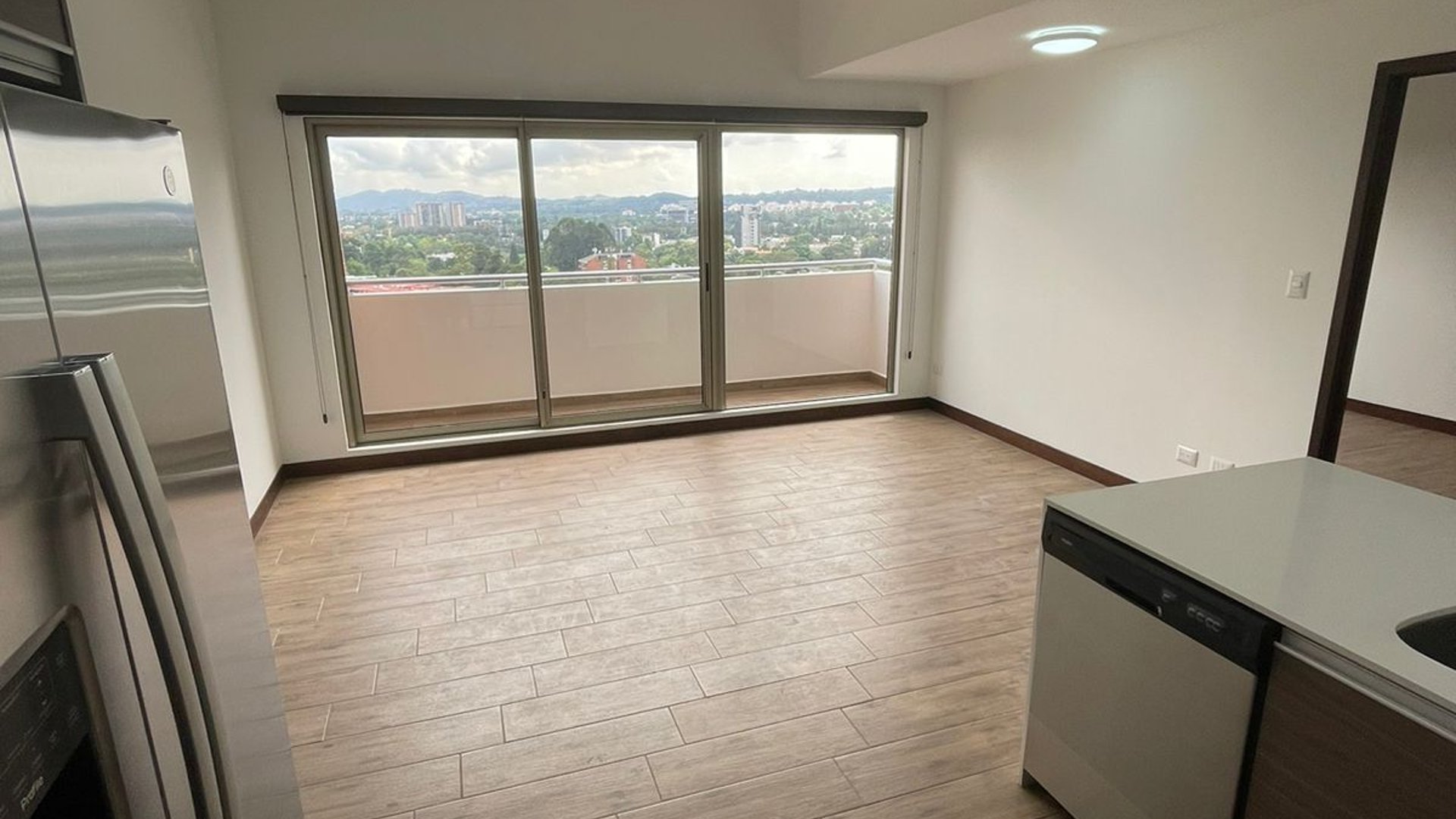 Apartamento en renta en zona 10 / Casalini Diagonal 6 - Miniatura 2