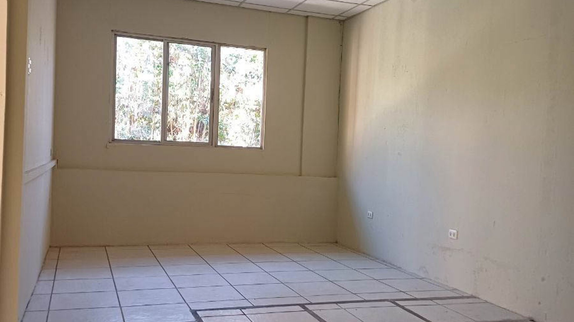 CASA EN RENTA ZONA 10, IDEAL OFICINAS - Miniatura 3