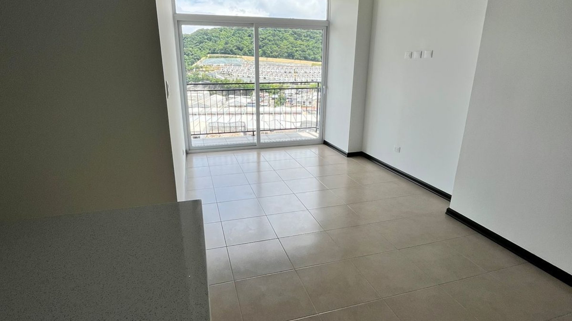VENDO APARTAMENTO A ESTRENAR EN TORRE NIKAO 