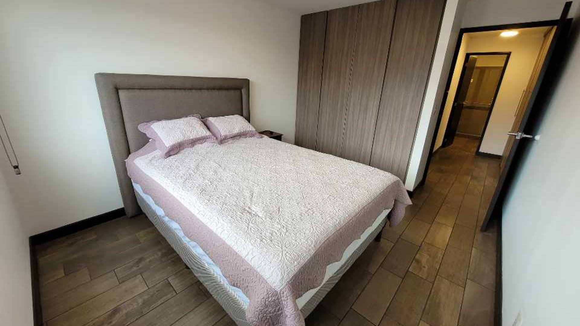Apartamento en Alquiler  Edificio Verona, zona 10 Guatemala - Miniatura 10