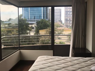 Apartamento de 2 habitaciones amueblado, zona 10 - Image 8