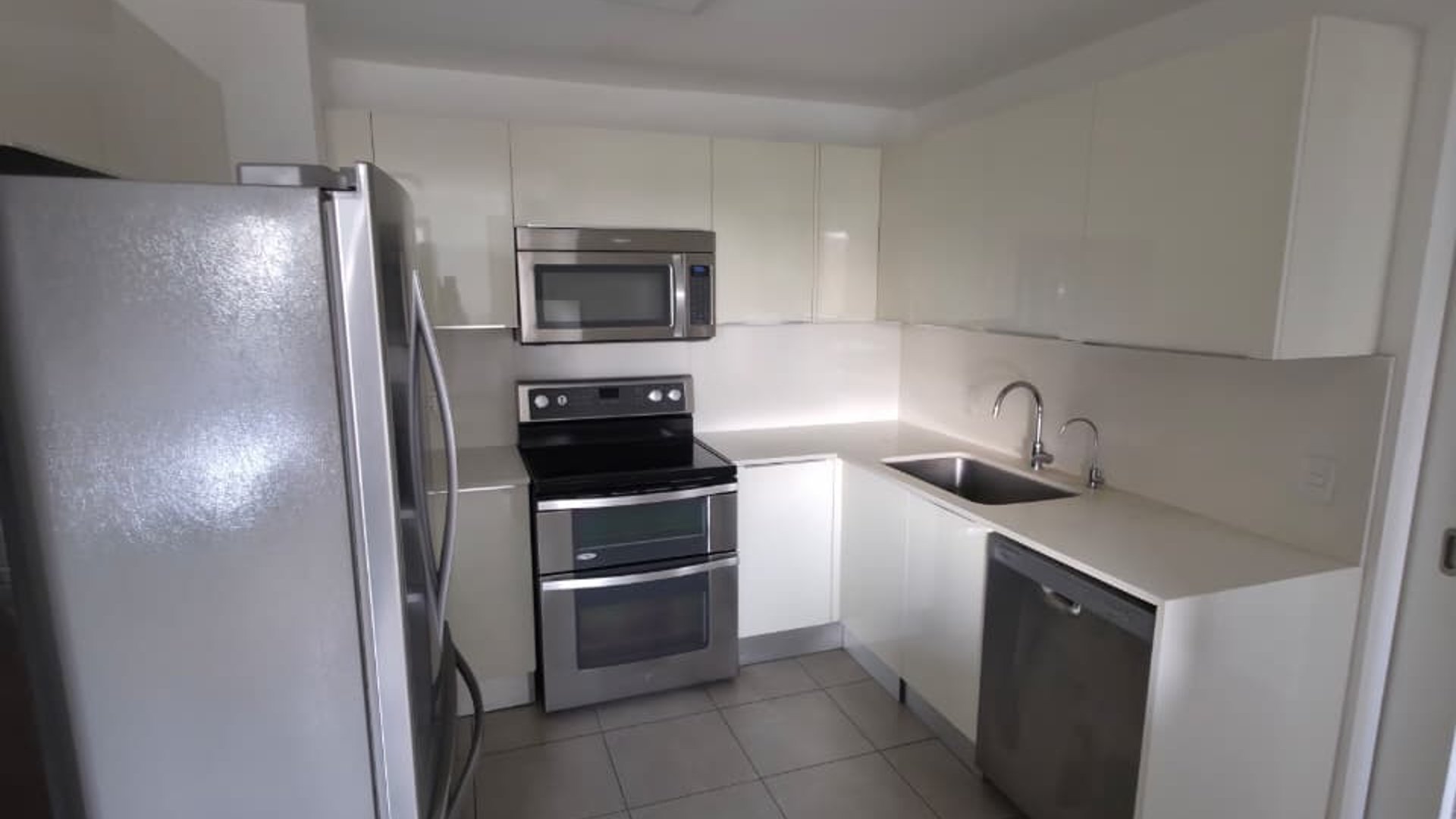 Apartamento en Alquiler Edificio Attica II, zona 14 - Miniatura 32