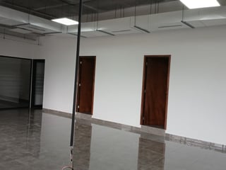 Rento Oficina Comercial en Zona 15 - Image 9