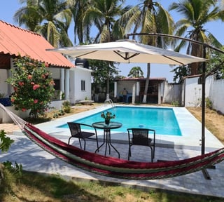 CASA A 50M DE LA PLAYA RAMA BLANCA SIPACATE ESCUINTLA