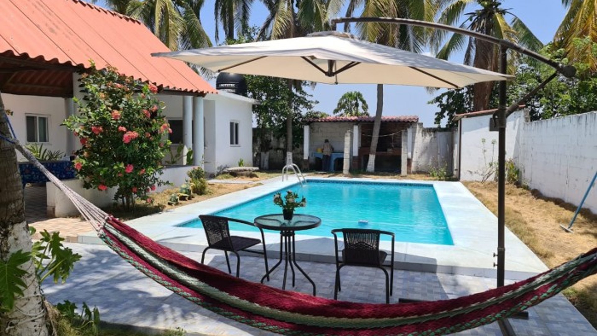 CASA A 50M DE LA PLAYA RAMA BLANCA SIPACATE ESCUINTLA