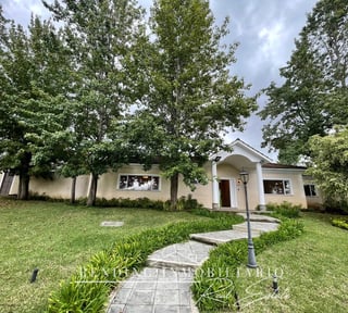 Casa en renta Carretera a El Salvador k23, condominio Casa y Campo, 4 habitaciones + 4 parqueos