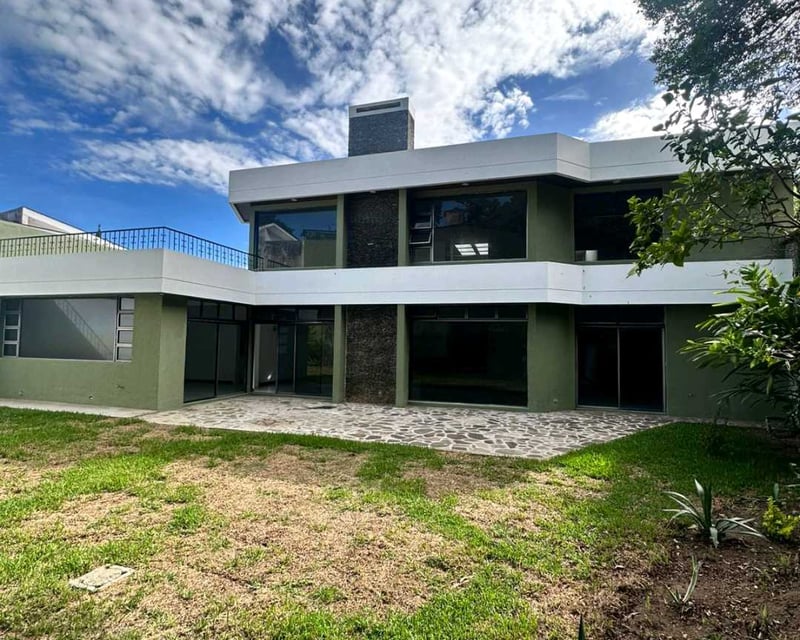 LOMAS DE SAN RAFAEL KM. 8 CASA EN ALQUILER