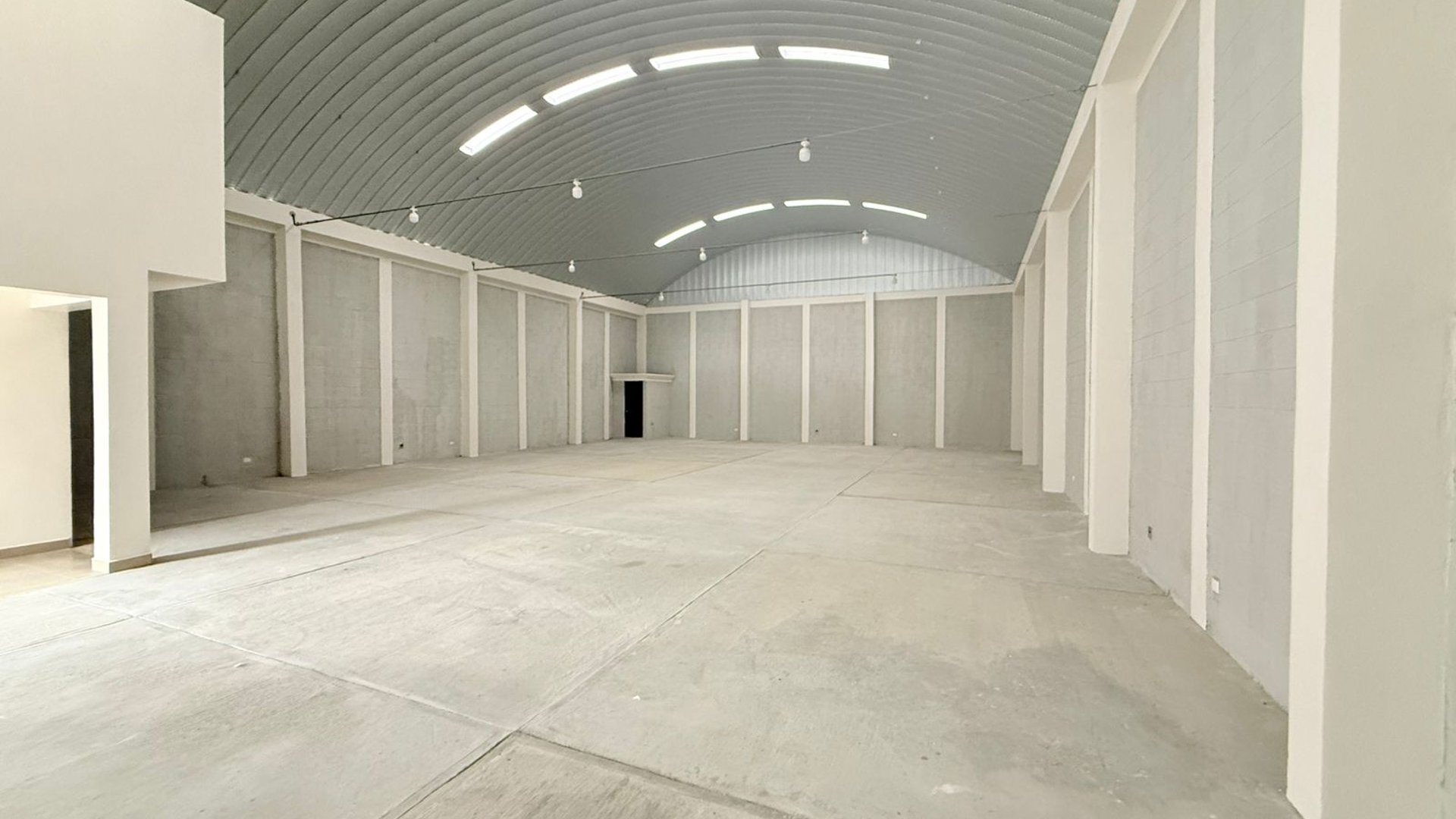 ???? BODEGA EN RENTA – 325 m² + OFICINA Y APARTAMENTO | JALAPA   - Miniatura 2