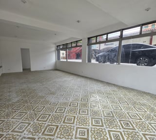 Local Comercial RENTA Zona 13 Av. Las Américas