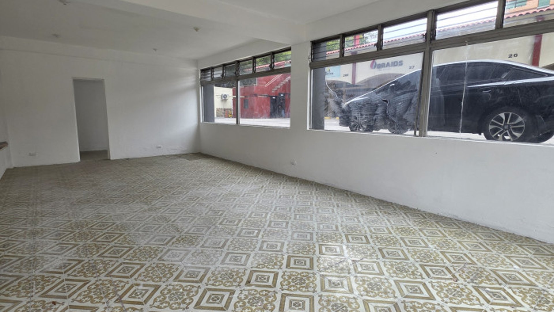 Local Comercial RENTA Zona 13 Av. Las Américas