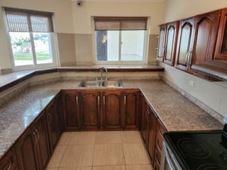 Casa en Venta fuera de garita, por Pinares - 4