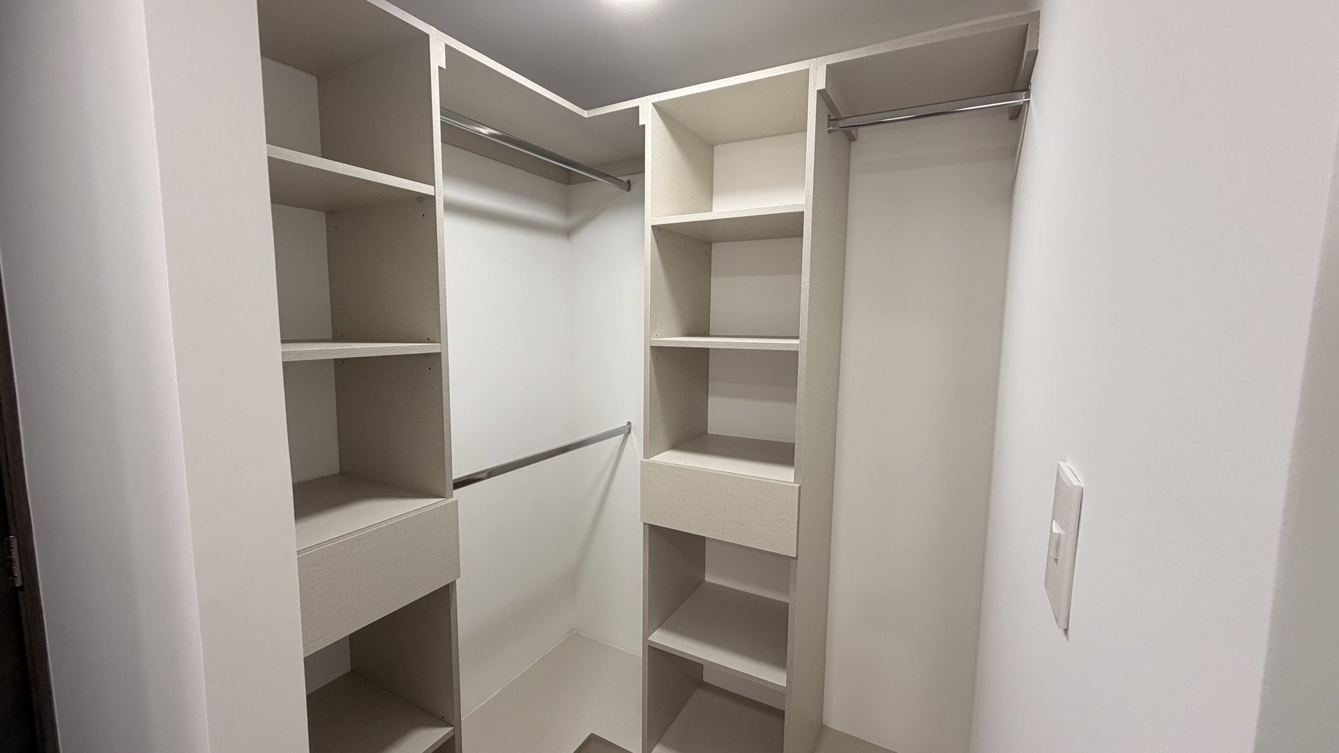Apartamento en Alquiler Edificio Modra, zona 4  - Miniatura 8
