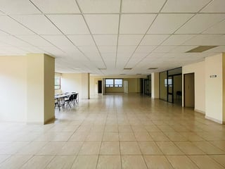 ALQUILER DE CÉNTRICAS OFICINAS - EDIFICIO CONDESA, ZONA 13 - 3
