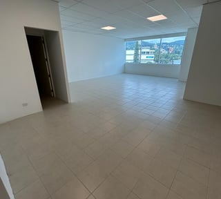 Alquilo Oficina en zona Pradera