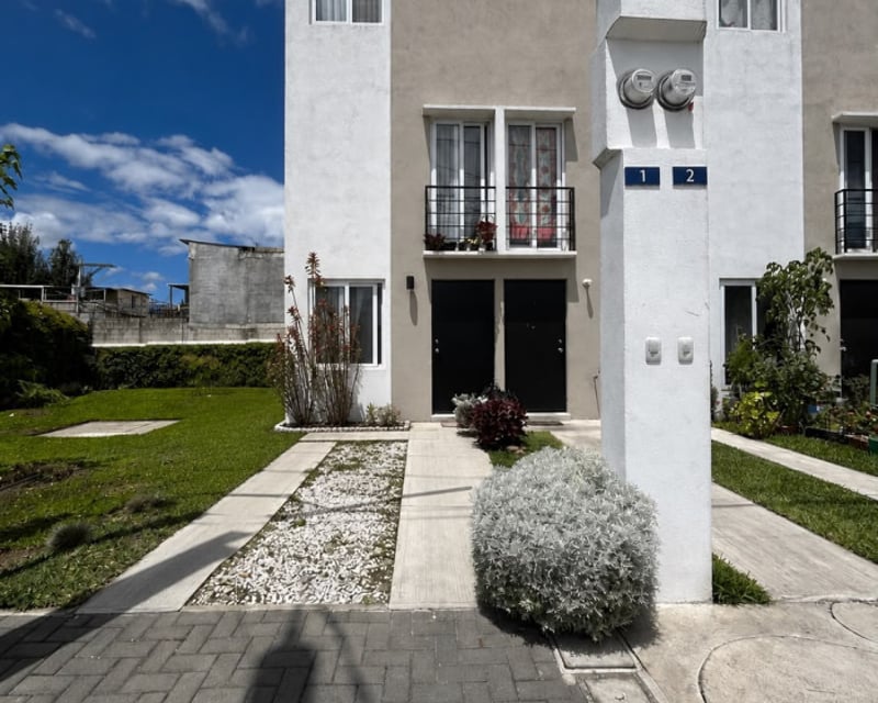 Casa en renta tipo Town House semi amueblada