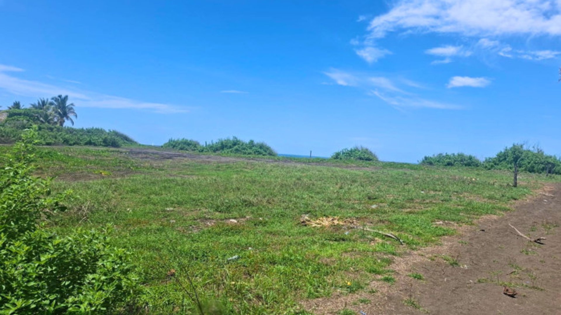En venta amplio Terreno Residencial, Monterrico - Image 1