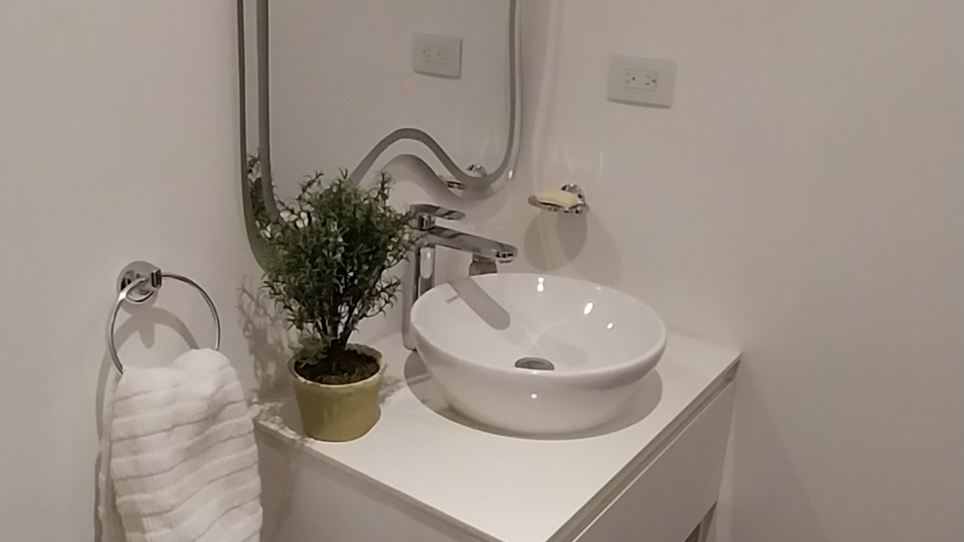 Exclusivo apartamento amueblado en renta en zona 10 - Miniatura 5