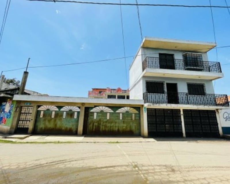 Vendo amplia casa en Colonia El Esfuerzo, Chimaltenango