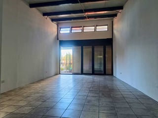 LOCAL COMERCIAL EN RENTA – CONVENIA PLAZA, ZONA 10 - 4