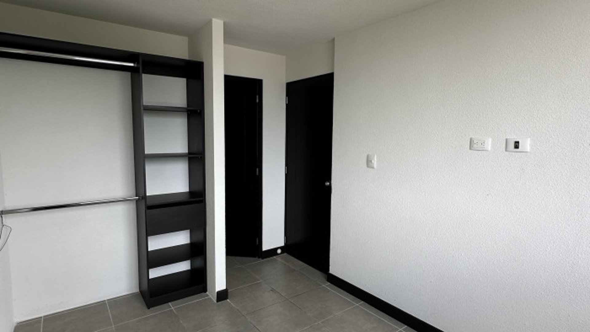 Apartamento renta 3 habitaciones cerca USAC Zona 12 - Miniatura 3