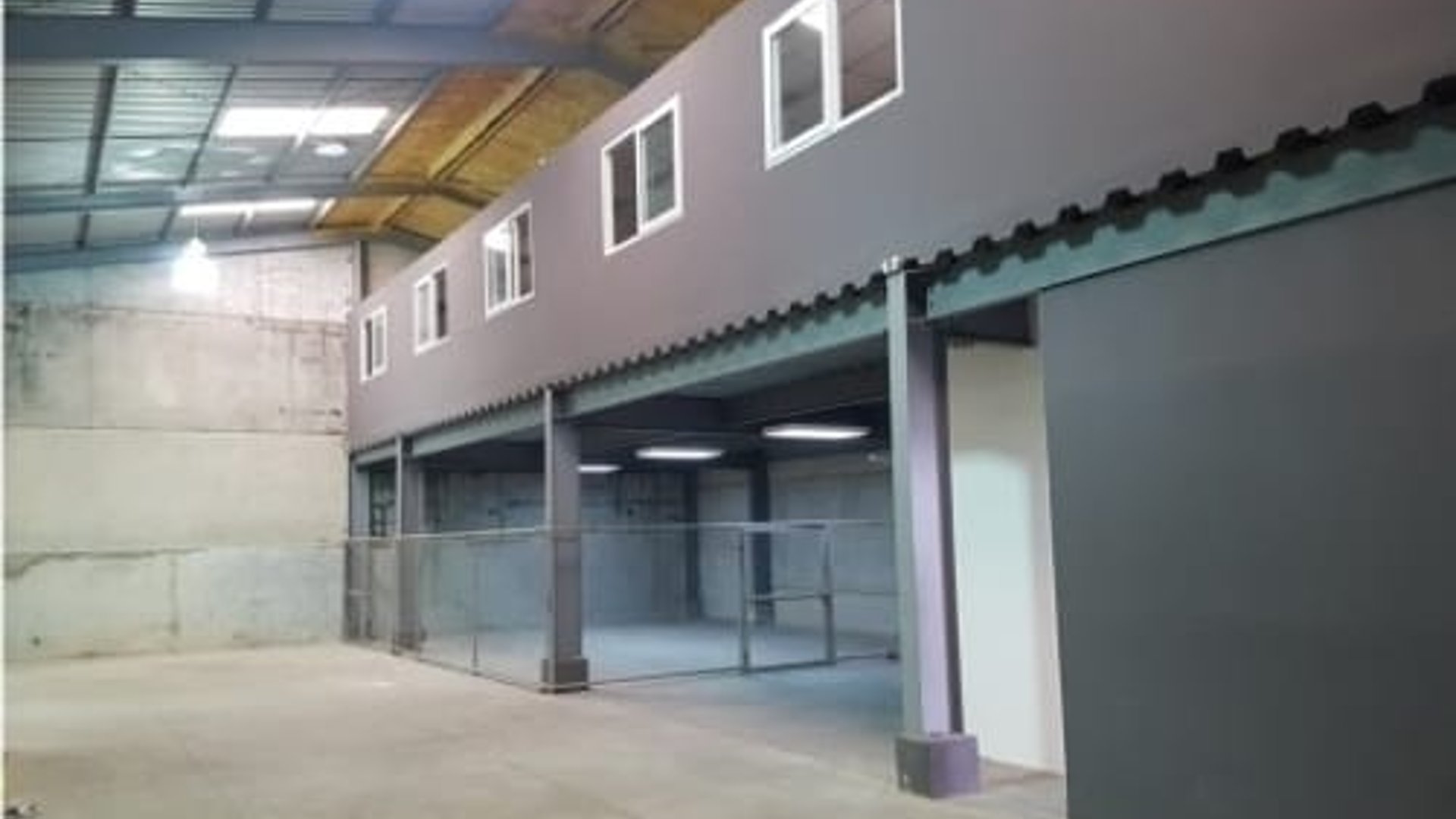 Preciosa Bodega En Alquiler En Zona 21,Al final de la  Atanasio - Miniatura 4
