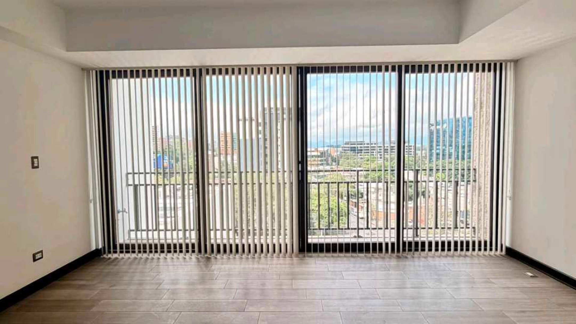 APARTAMENTO EN ALQUILER ???? Edificio Tres 15, Zona 13 - Miniatura 7