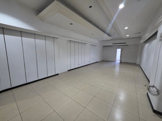 Alquilo local en Centro Comercial La Pradera Zona 10 Ref-5048 - 4