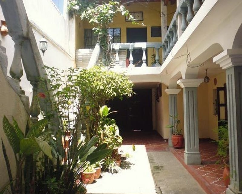 Hotel de 13 habitaciones venta en Antigua Guatemala!