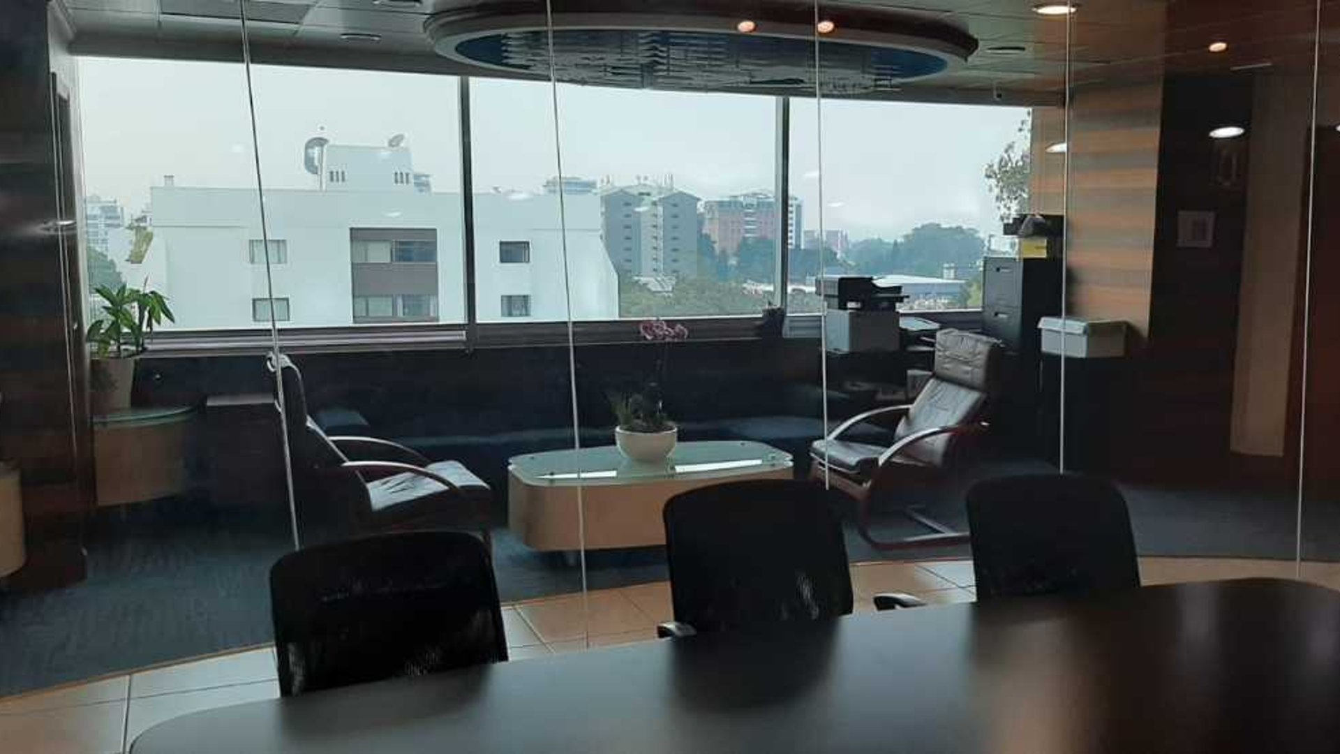 Vendo o Rento amplias oficinas Edif Avante Zona 15 - Miniatura 6