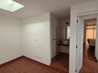 Casa amueblada en renta, Santa Lucia Milpas Altas - Image 5