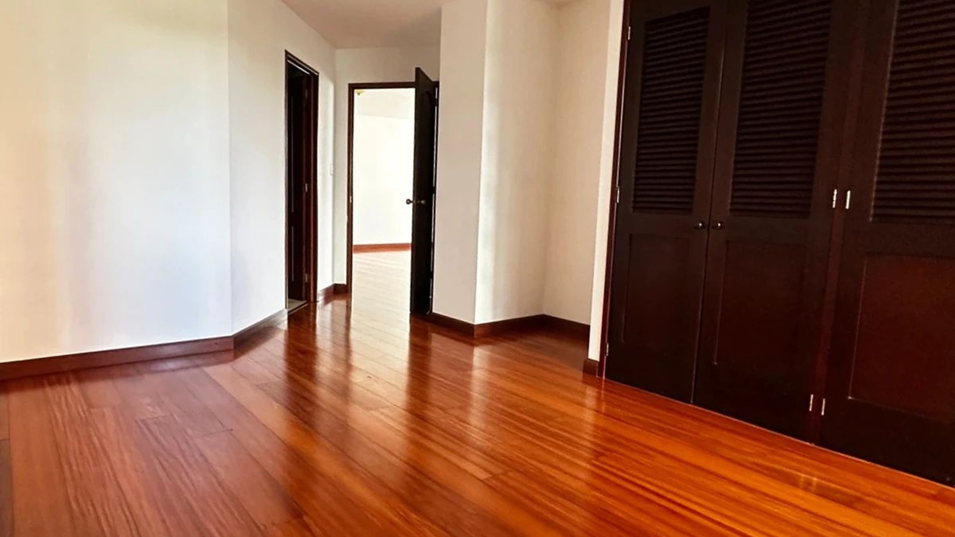 APARTAMENTO EN ALQUILER – EDIFICIO BELLAGIO, ZONA 14 - Miniatura 7