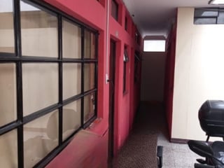 VENTA casa uso comercial en zona 12 entorno El Carmen - Image 11