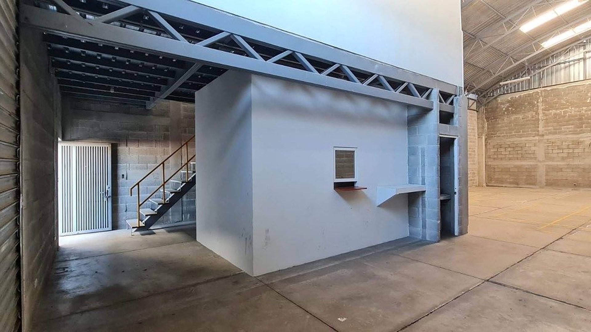 BODEGAS EN ALQUILER EN EL NARANJO | DENTRO DE COMPLEJO INDUSTRIAL - Miniatura 6