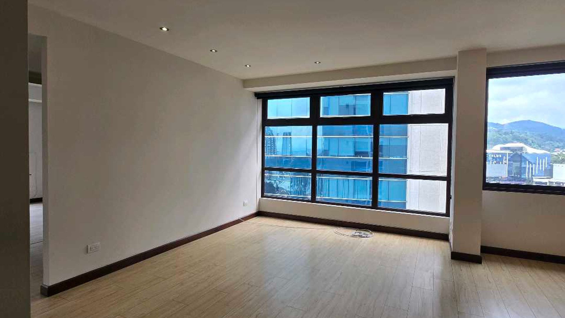 APARTAMENTO EN VENTA ZONA 10 - Miniatura 4