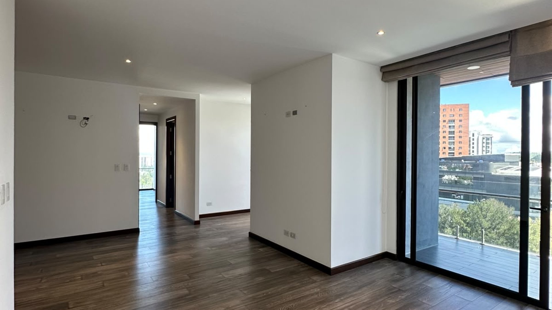 Rento apartamento en zona 15 VH2 Edificio Vhista