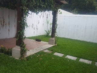 Casa con jardín en venta, la Antigua - 2