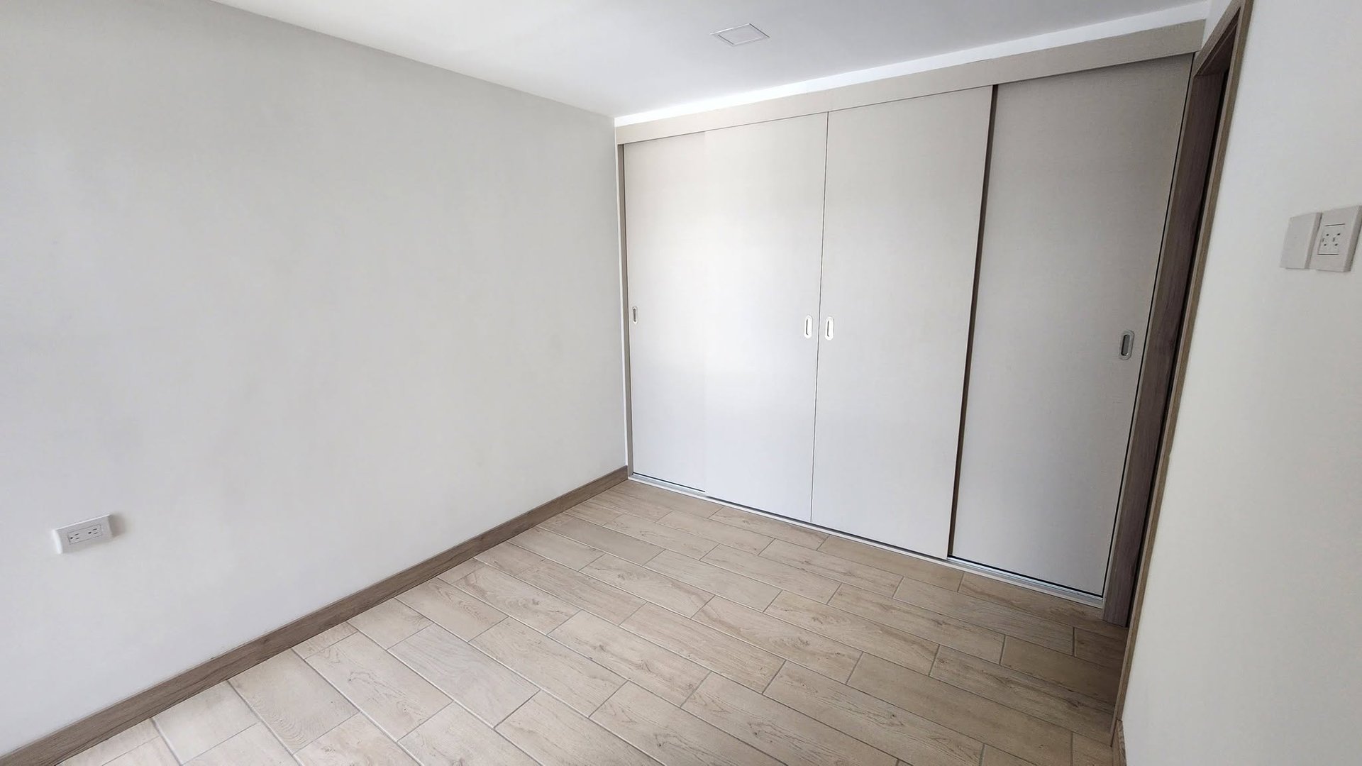 Apartamento amplio en alquiler ARMONIA, Zona 12 - Miniatura 7