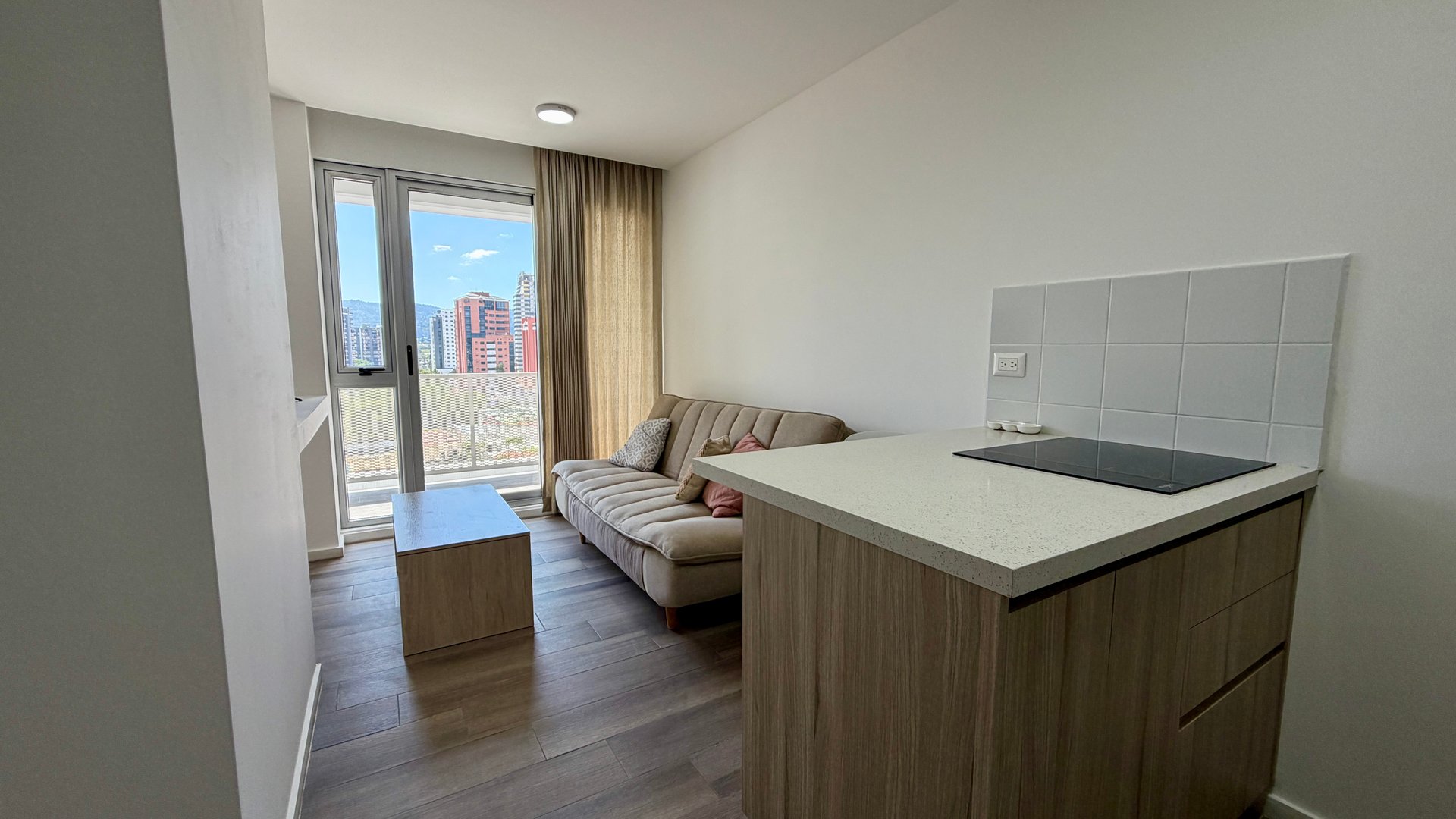 Apartamento en Amueblado en Renta en Zona 13