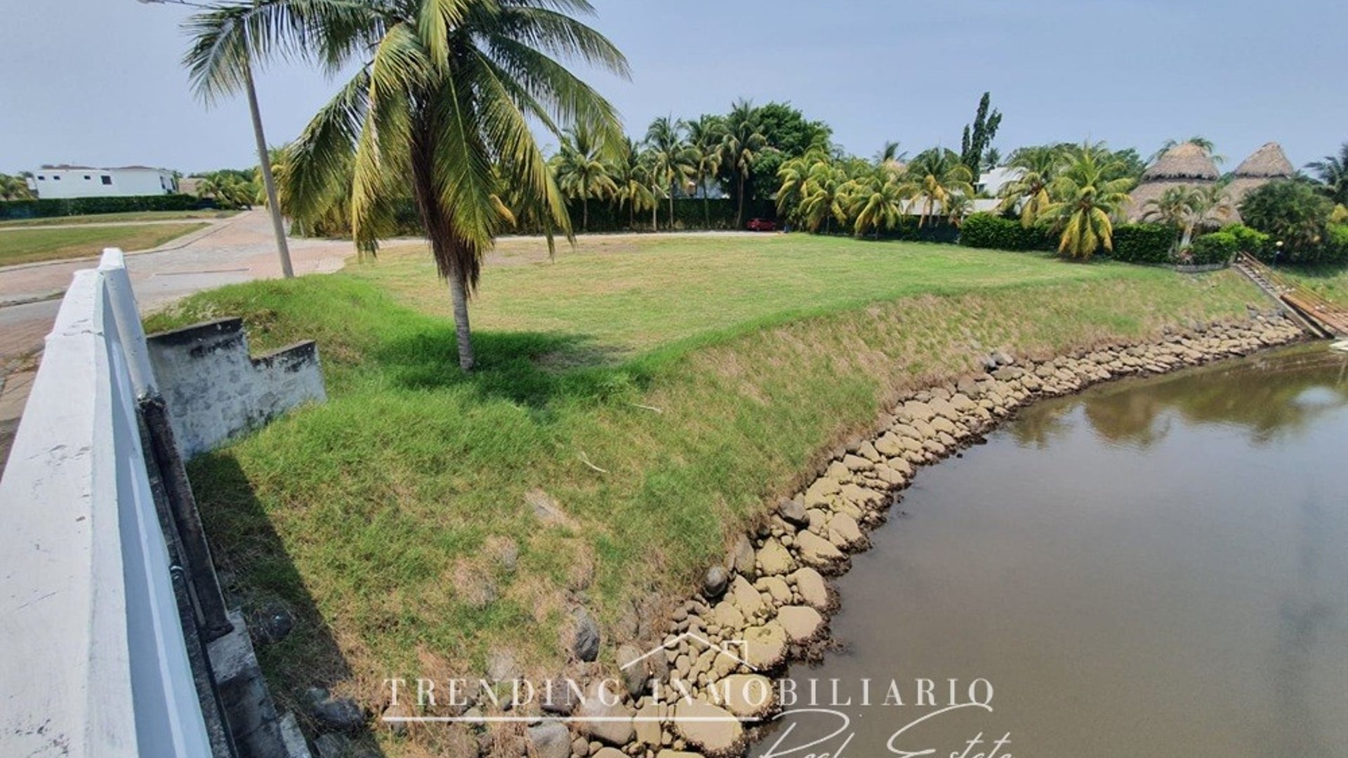 Terreno en venta Pérgolas del Mar Iztapa | 1,119.02 v² junto a canal navegable