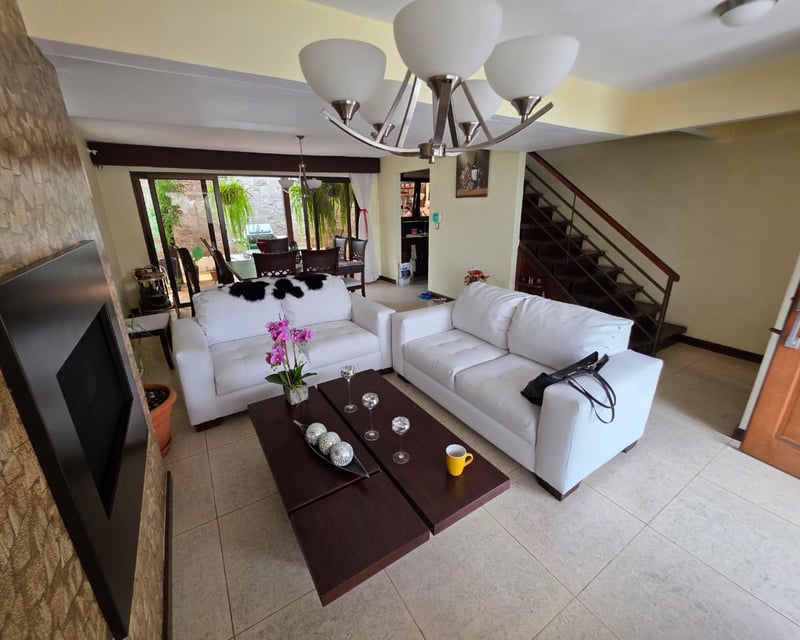 Casa en venta de 4 habitaciones en santuaria de Muxbal Ref-5245