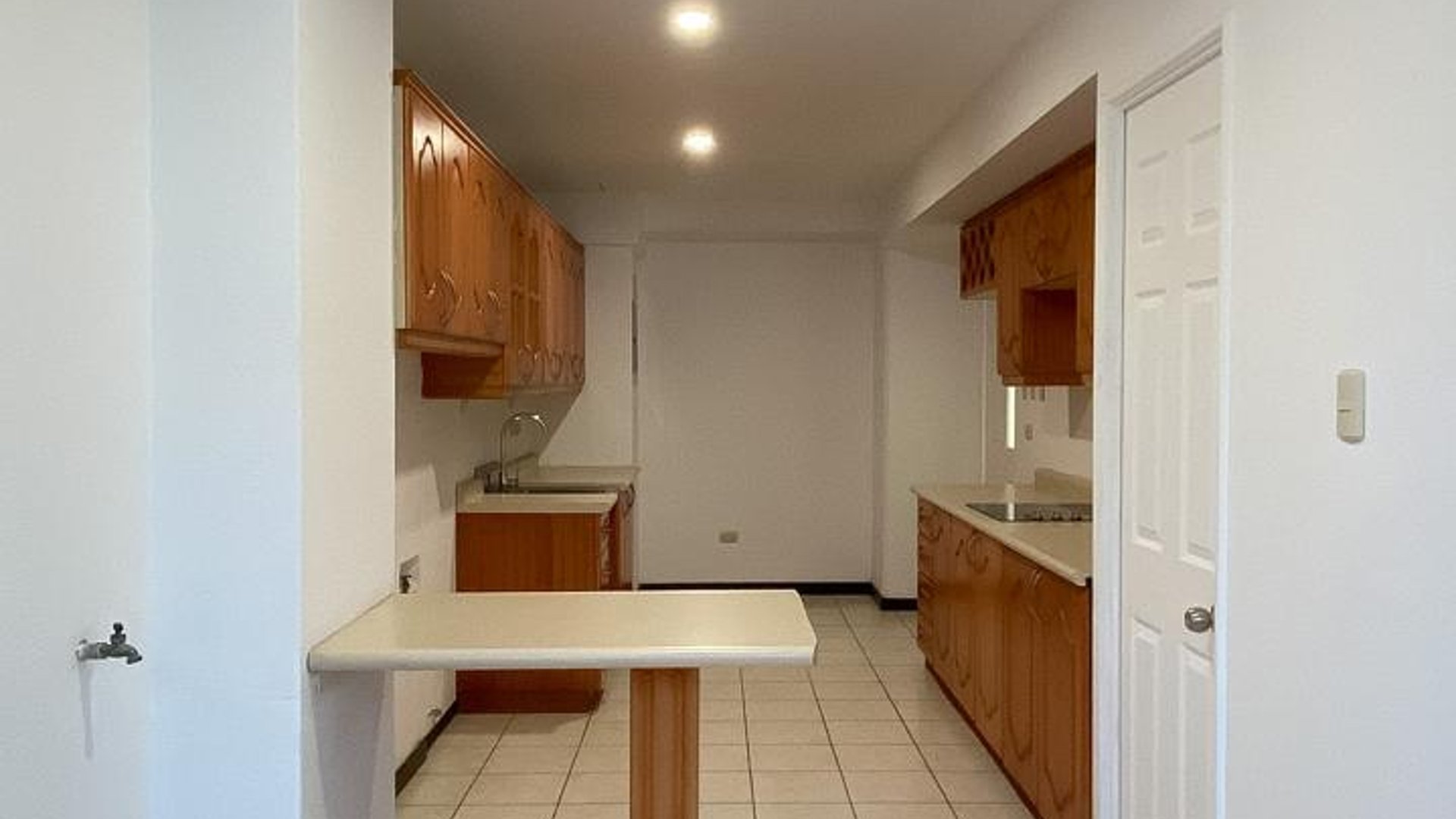 VENTA DE CÓMODO APARTAMENTO - VILLAS DE SAN ISIDRO, ZONA 16 - Miniatura 5