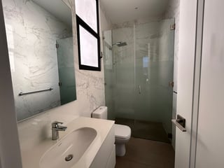 Exclusivo apto con terraza en Edificio Maranta Oakland zona 10 | 3 Habitaciones - Image 11
