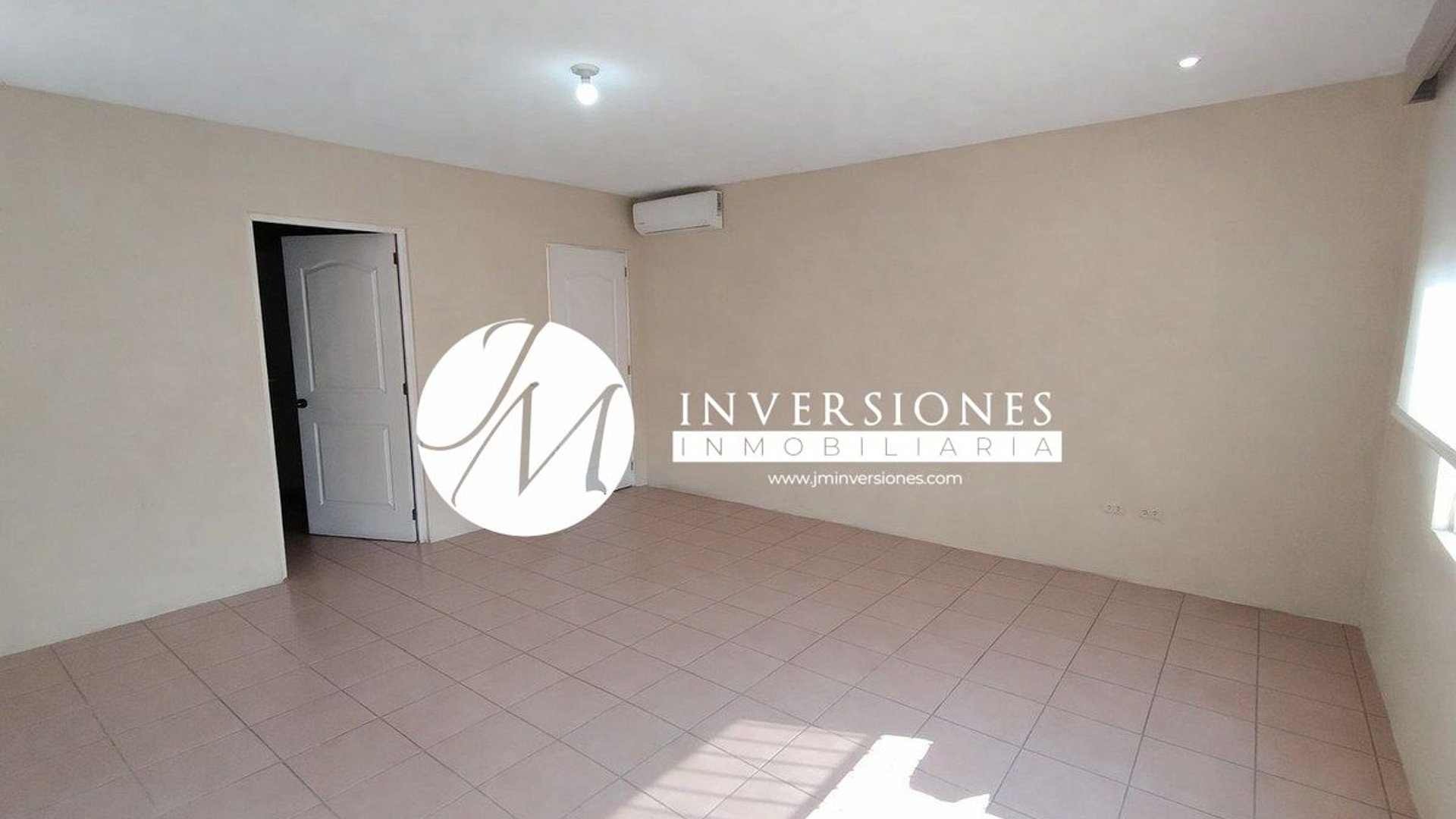 Casa en renta de 4 Dormitorios en zona 12 - Miniatura 4