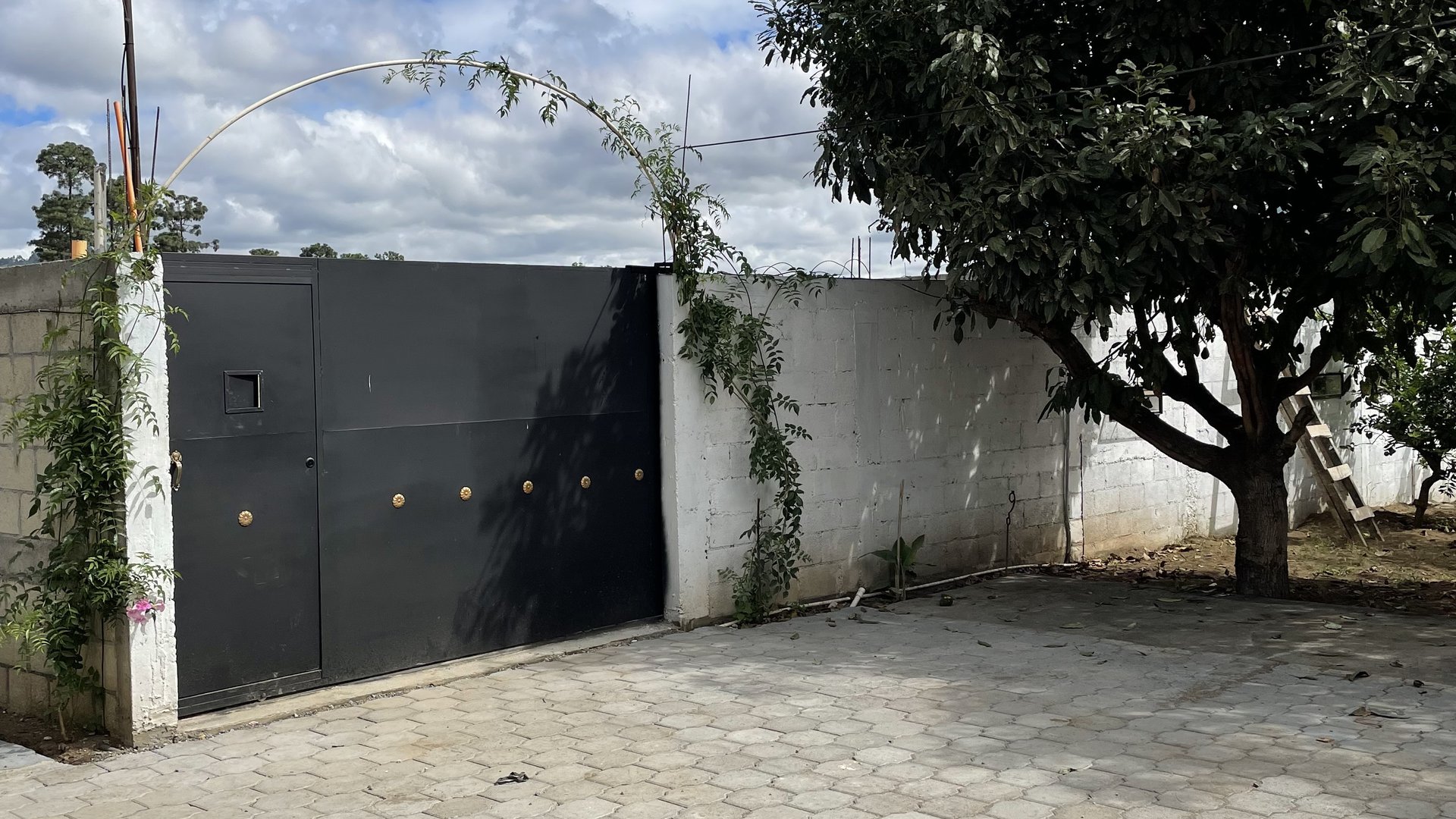 En renta casa sola semiamuebla en San Luis Pueblo Nuevo