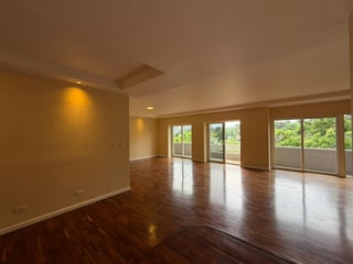 Apartamento con habitacion de servicio y balcón en zona 14 Ref-5886 - 3