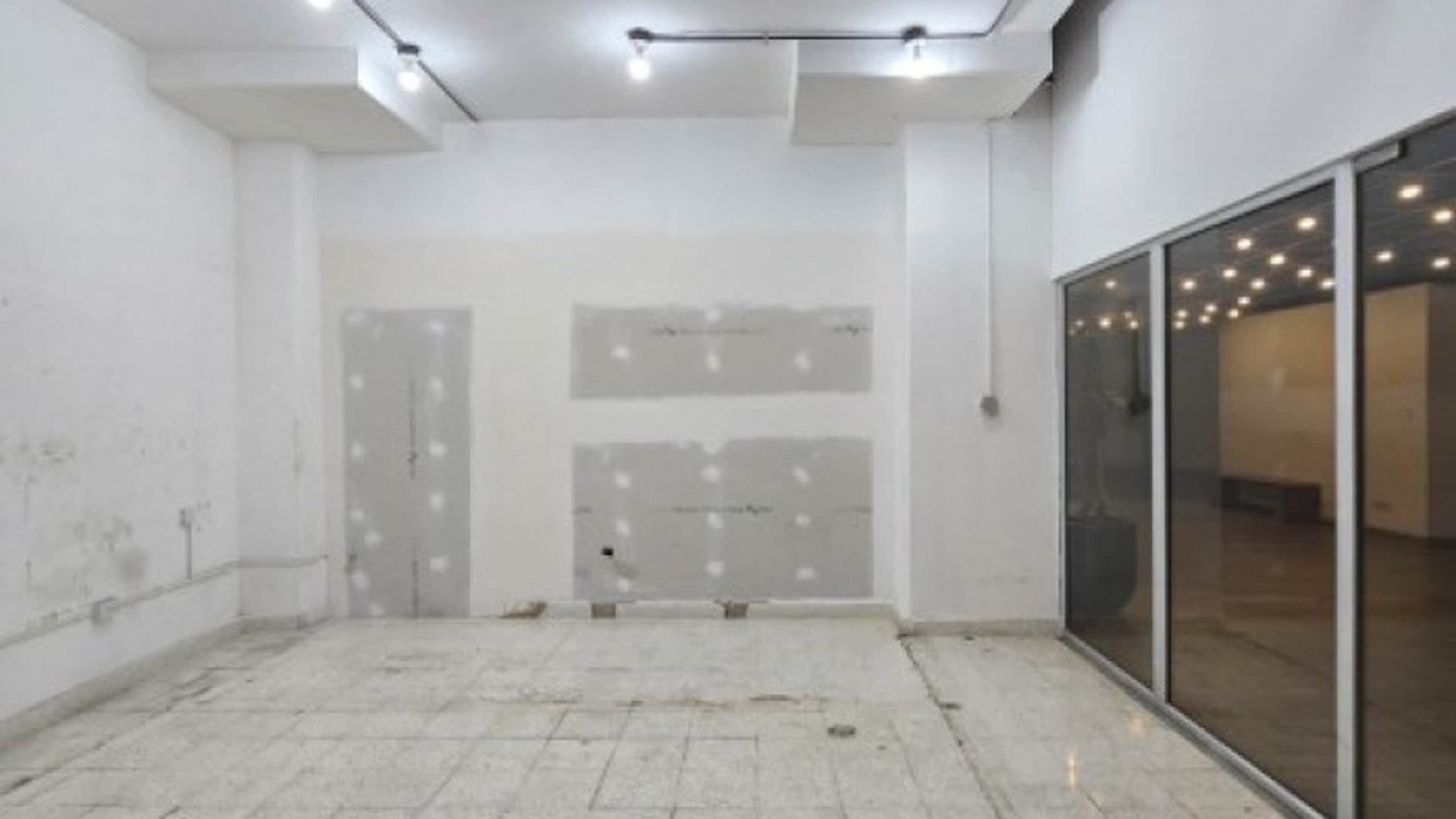 Local en Venta, Edificio Narama Zona 13 Guatemala - Miniatura 5