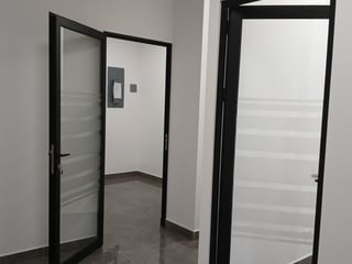 Rento Oficina Comercial en Zona 15 - Image 7