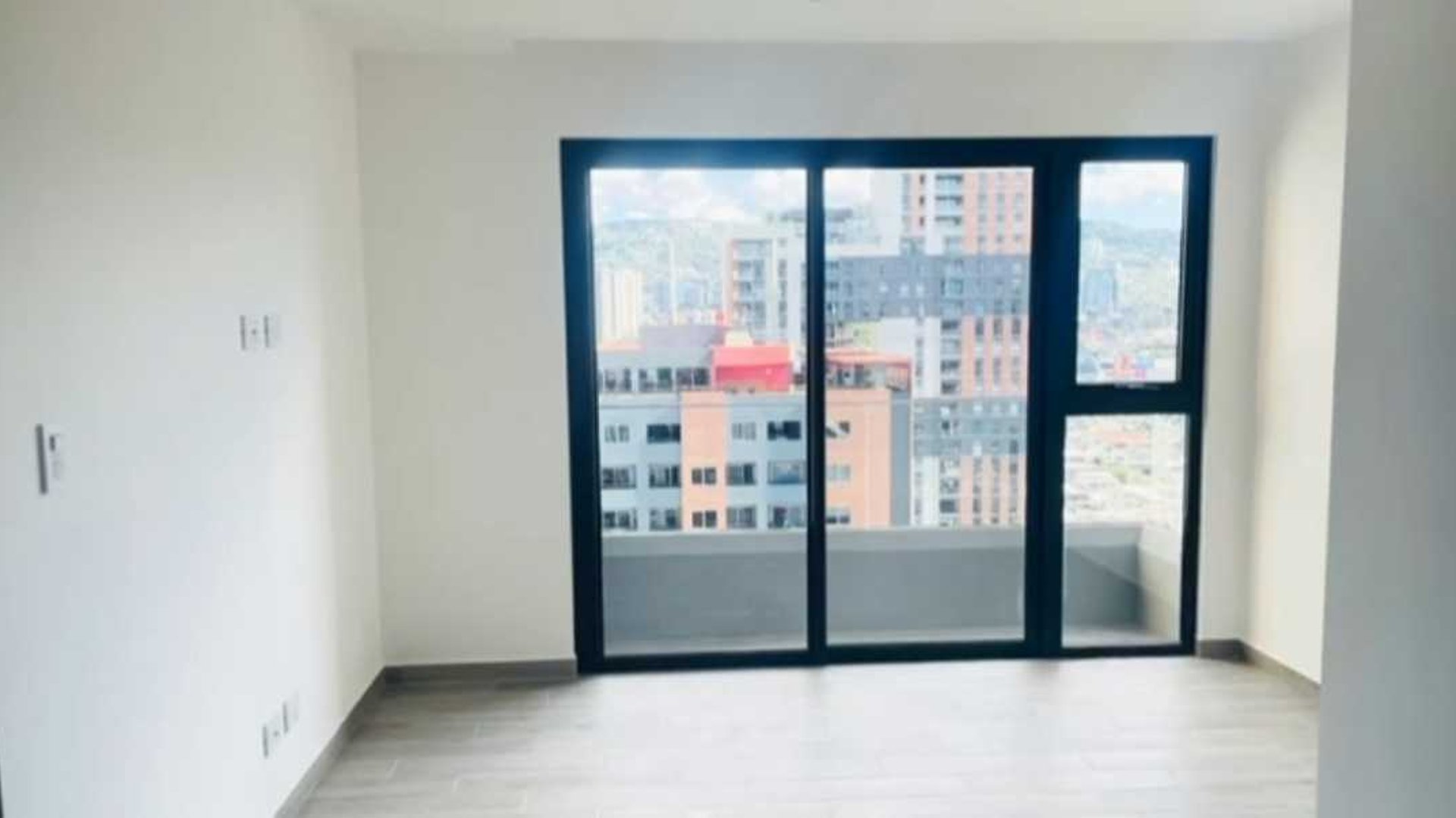 Rento apartamento para estrenar en Parque 10, zona 10 - Miniatura 3