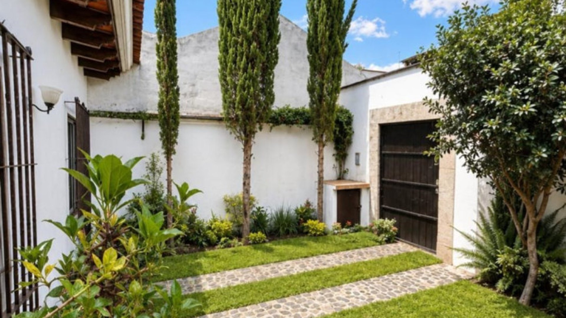 CASA EN RENTA AMUEBLADA | SAN MIGUEL ESCOBAR - Image 1